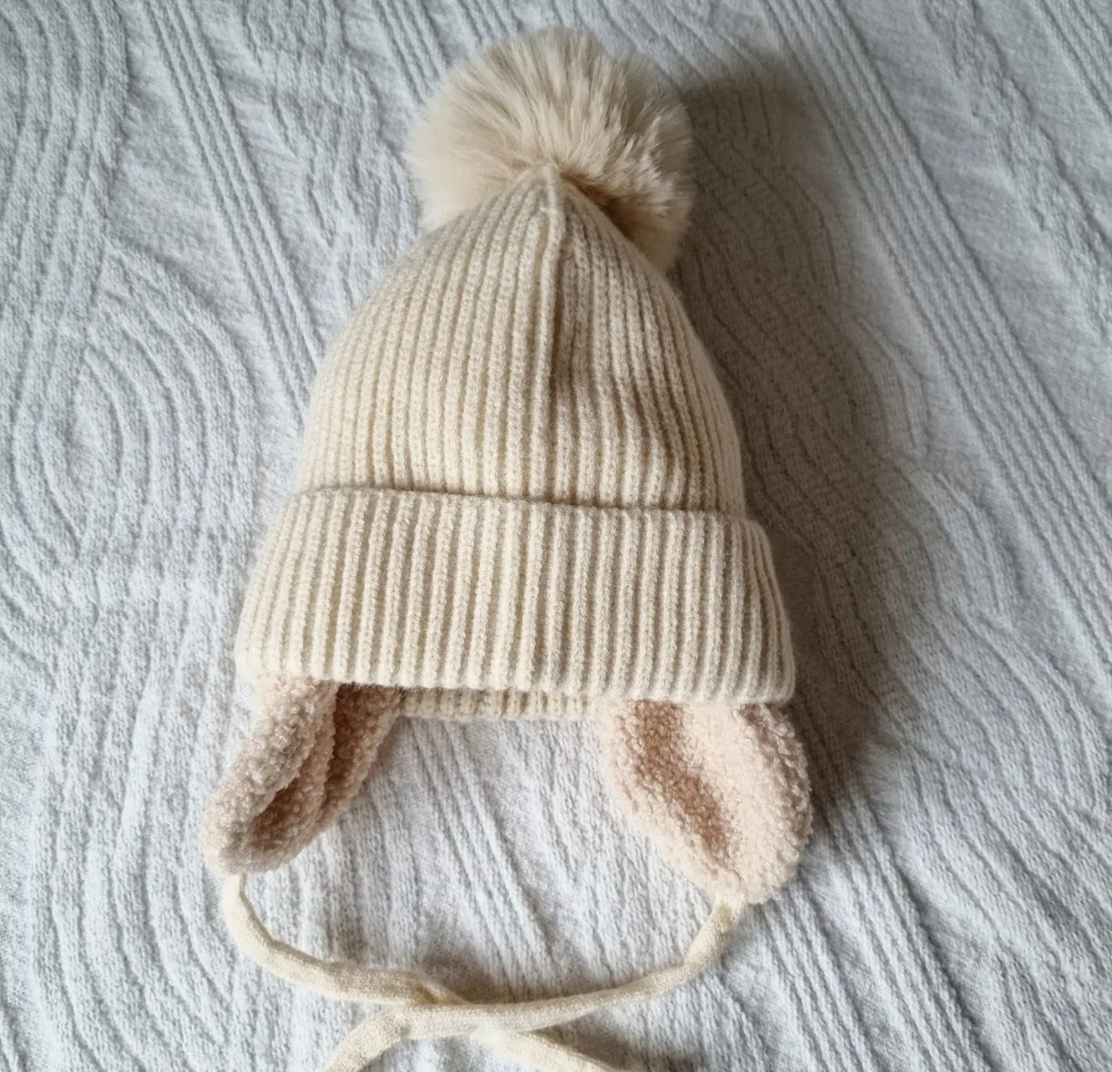 Gorro de malha com "auriculares"