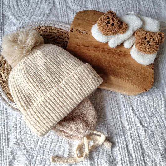 Gorro de malha com "auriculares"