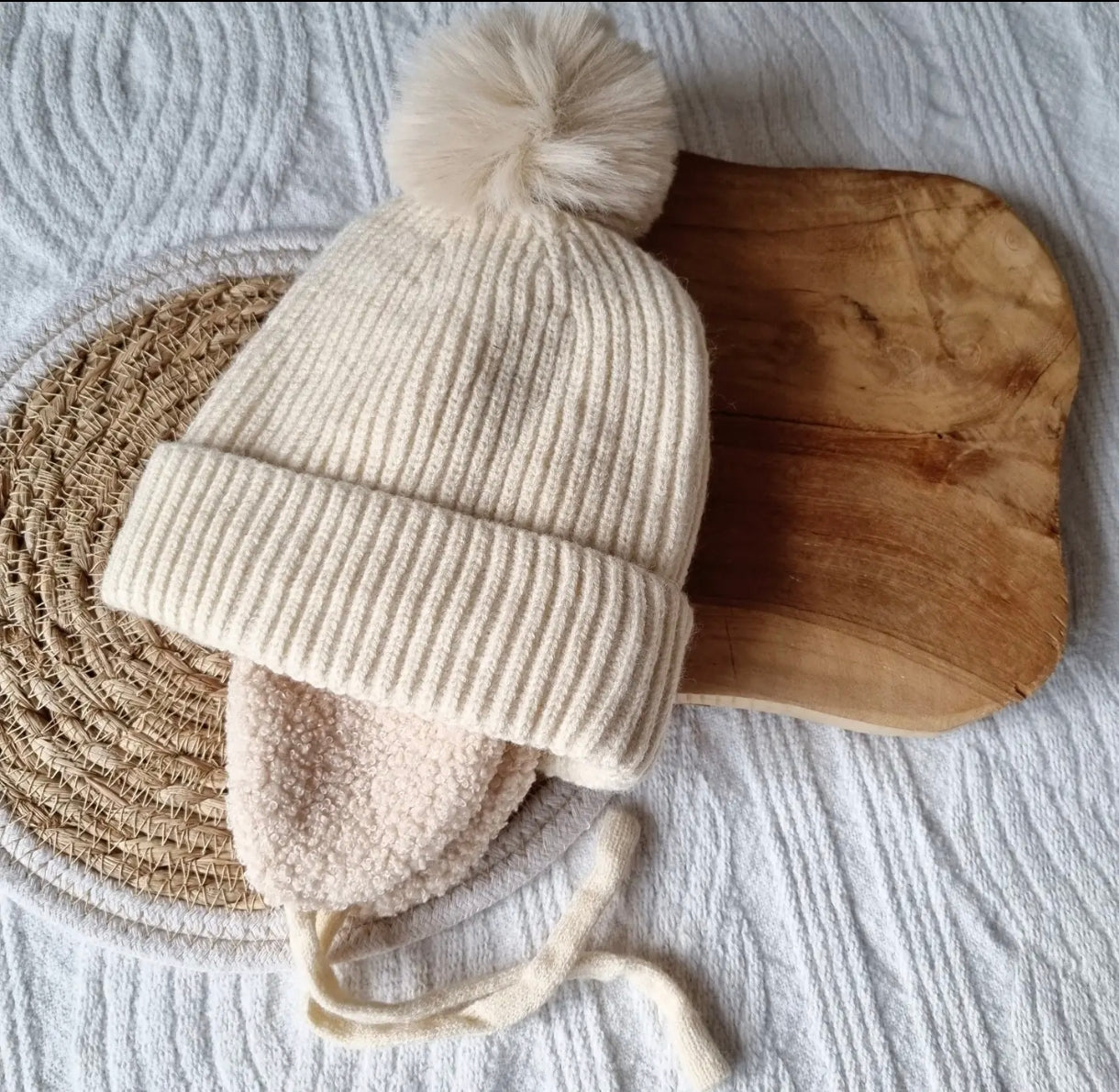 Gorro de malha com "auriculares"